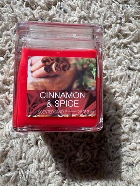 Cinnamon & Spice Scented Red Candle - Women Bath & Body
